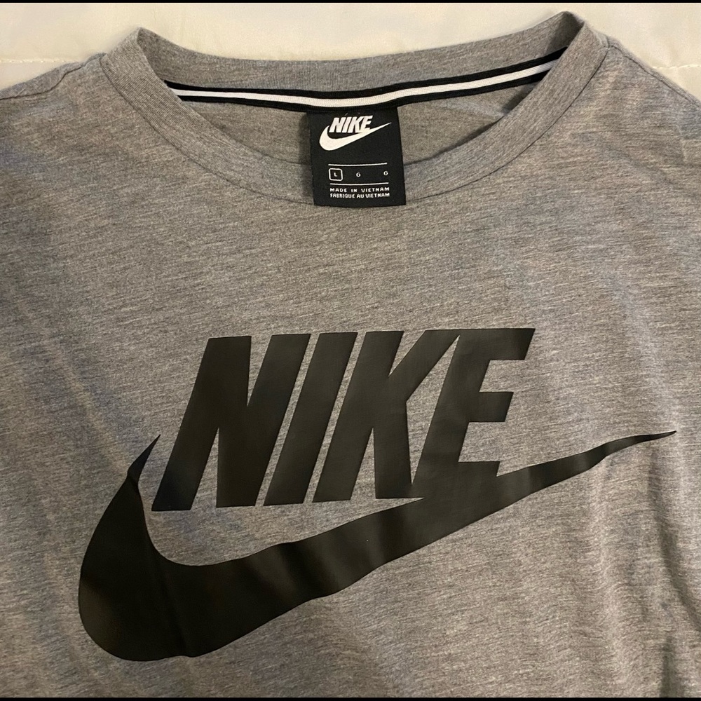 Nike Women’s Grey Cropped T-shirt